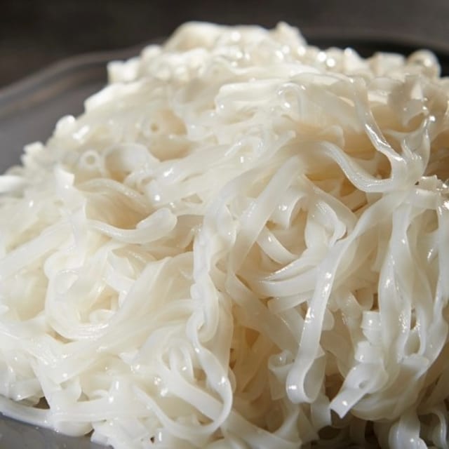 Chen Banh Pho (Noodles).