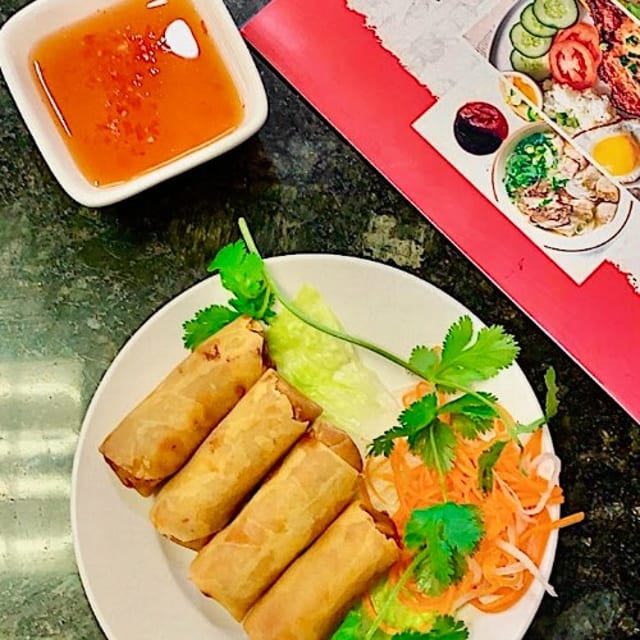 Cha Gio (Egg Rolls).